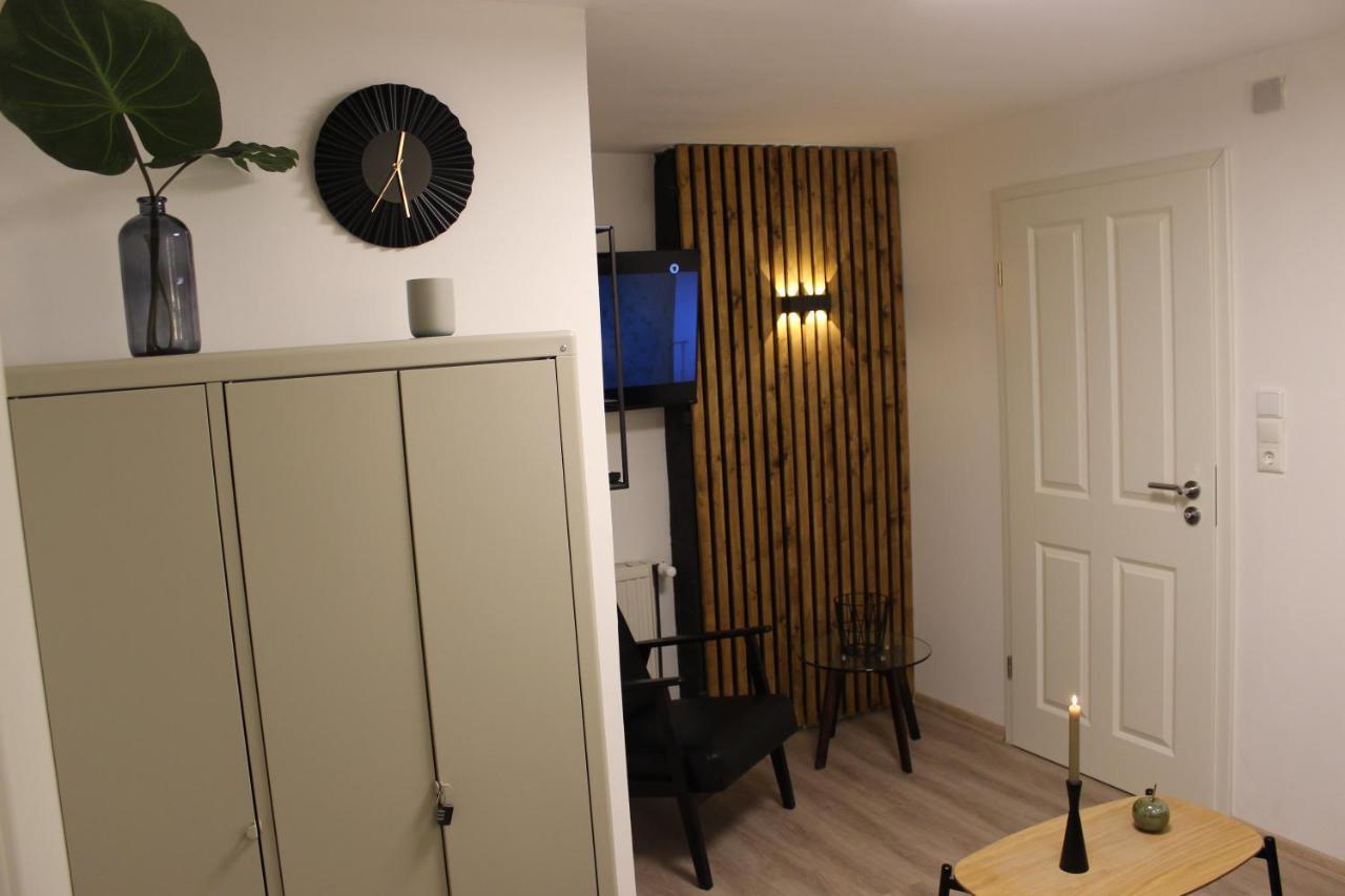 Kleine Souterrain Wohnung Naehe Hamburg ノイ・ヴルムシュトルフ エクステリア 写真