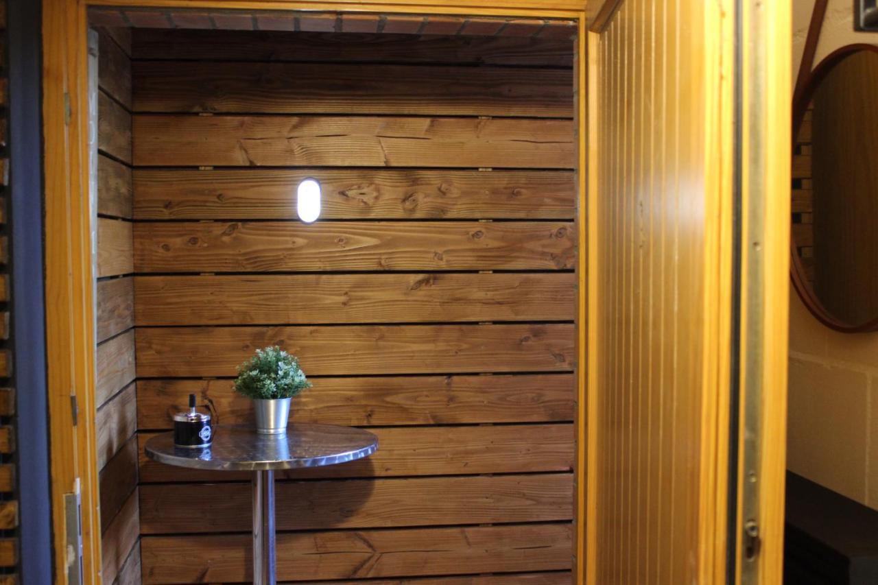 Kleine Souterrain Wohnung Naehe Hamburg ノイ・ヴルムシュトルフ エクステリア 写真